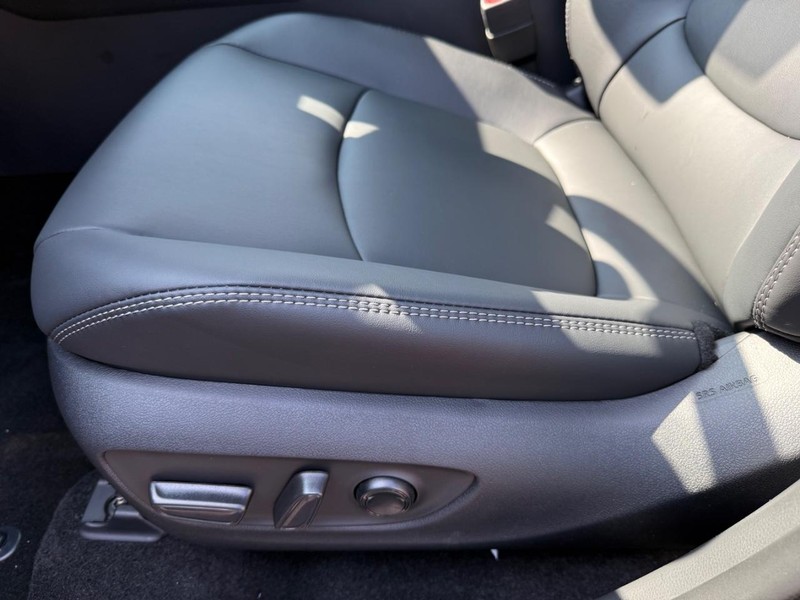 Toyota RAV4 Vehicle Image 21