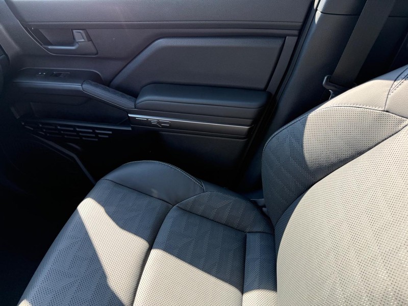 Toyota 4Runner Vehicle Image 16