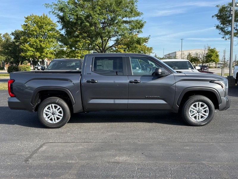 Toyota Tundra 4WD Vehicle Image 02