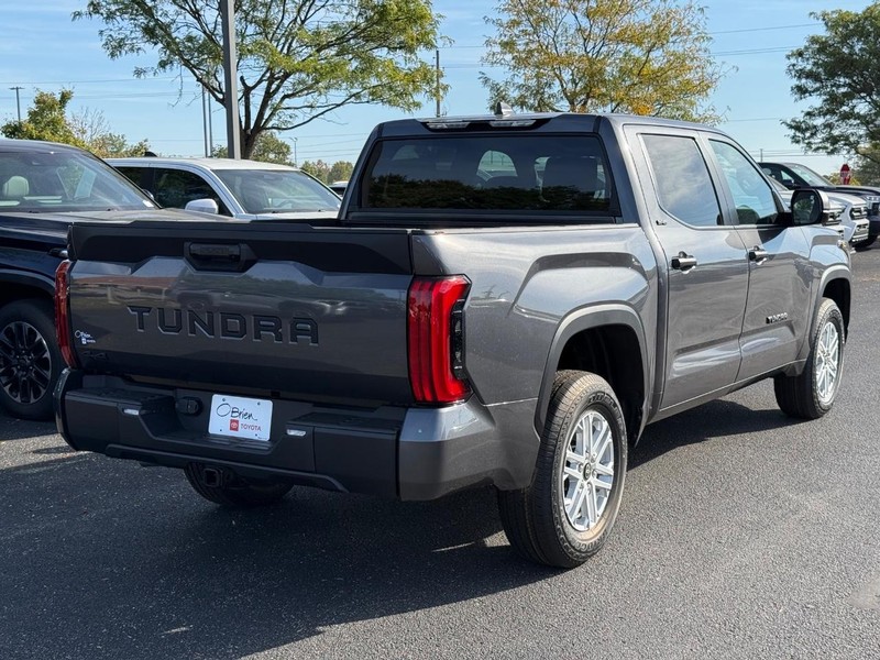 Toyota Tundra 4WD Vehicle Image 03
