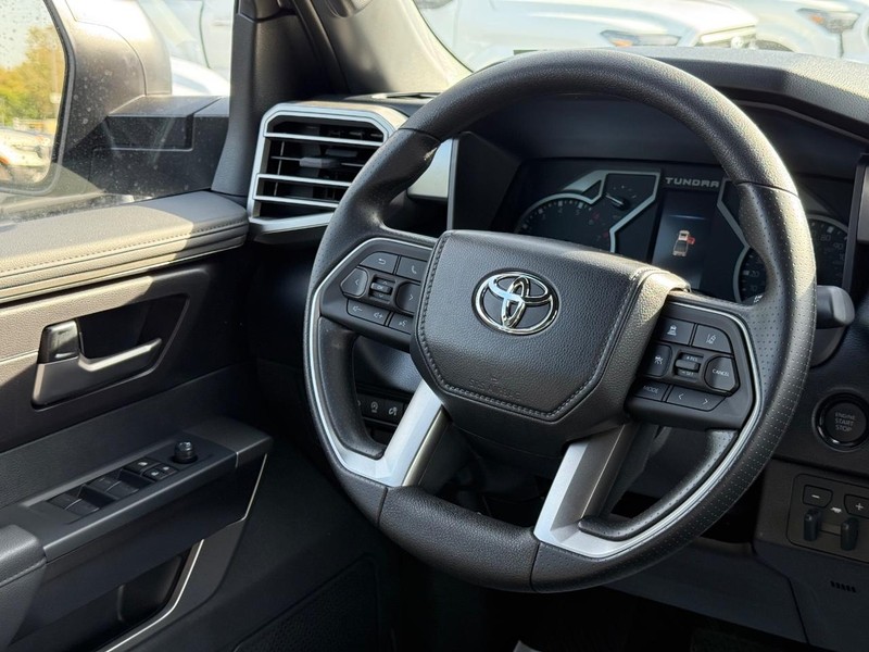 Toyota Tundra 4WD Vehicle Image 06