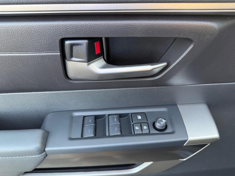 Toyota Tundra 4WD Vehicle Image 17