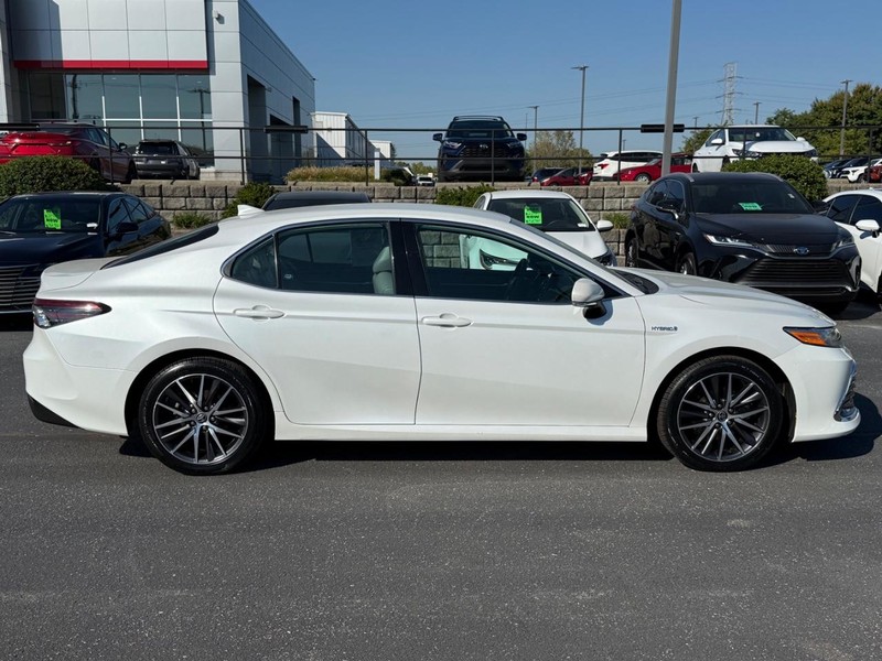 Toyota Camry Hybrid Vehicle Image 02