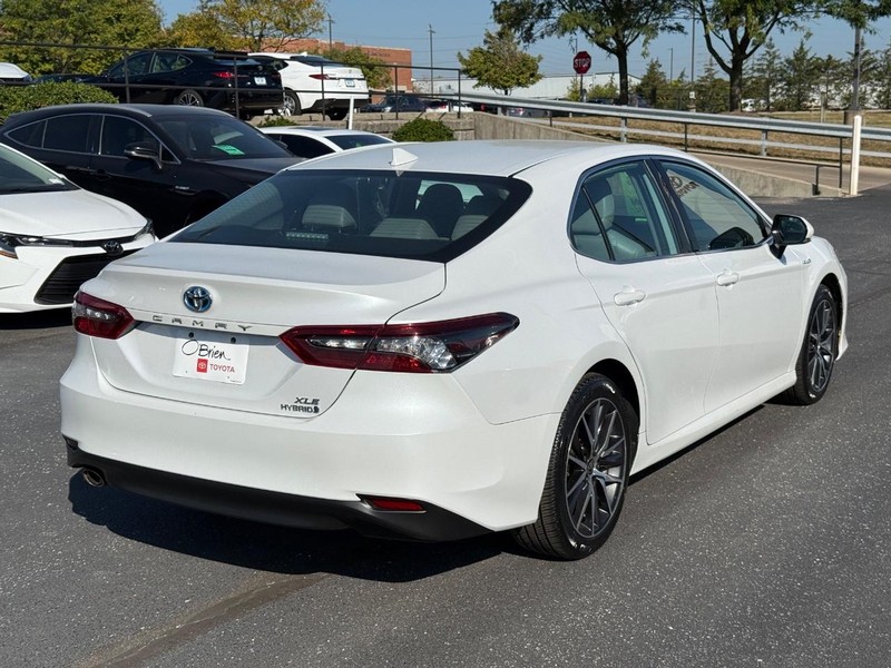 Toyota Camry Hybrid Vehicle Image 03