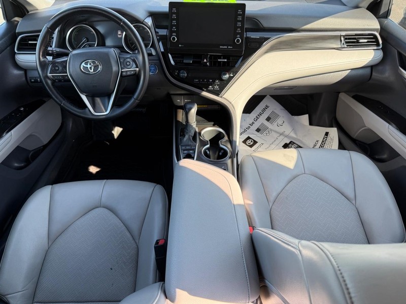 Toyota Camry Hybrid Vehicle Image 11