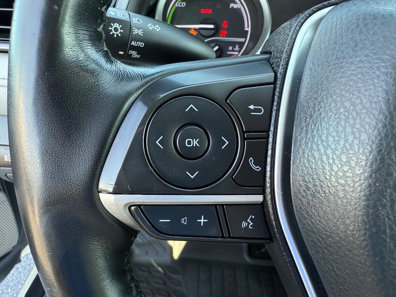Toyota Camry Hybrid Vehicle Image 13
