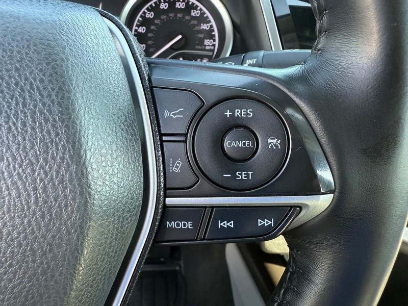 Toyota Camry Hybrid Vehicle Image 14