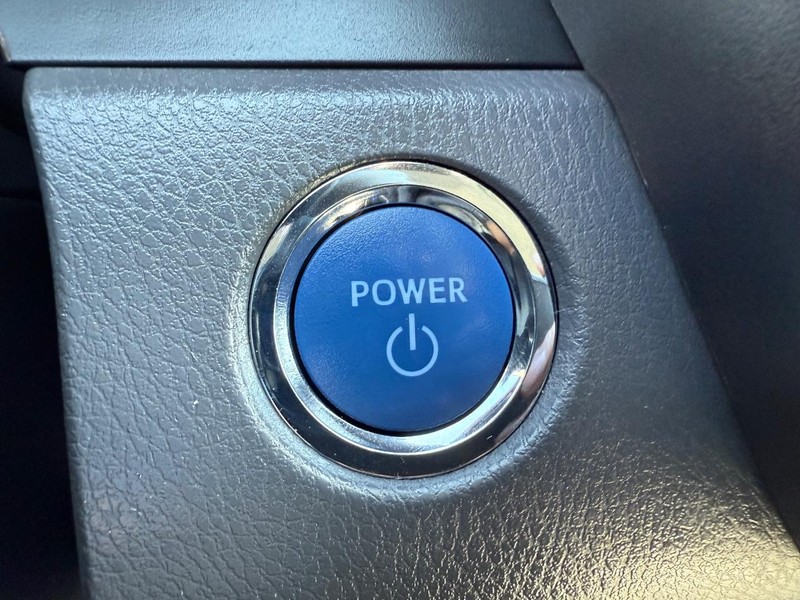 Toyota Camry Hybrid Vehicle Image 15