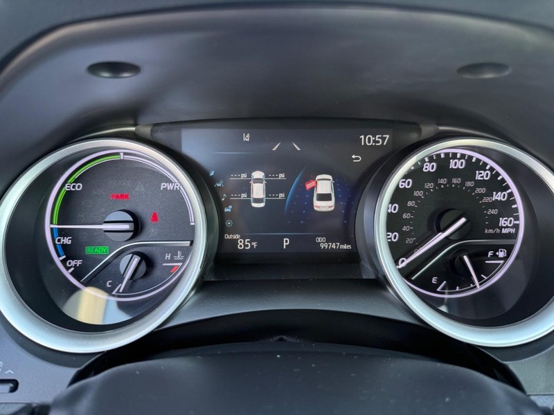 Toyota Camry Hybrid Vehicle Image 22
