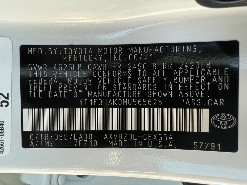 Toyota Camry Hybrid Vehicle Image 26