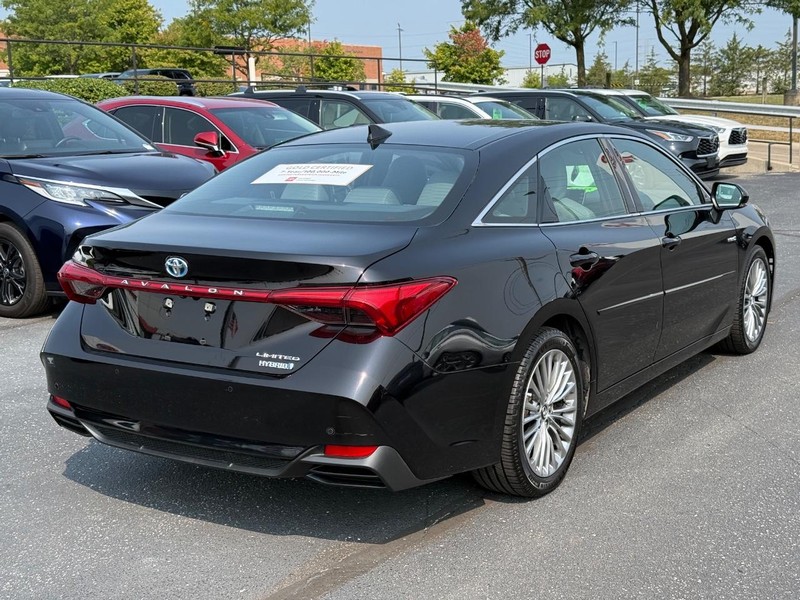 Toyota Avalon Hybrid Vehicle Image 03
