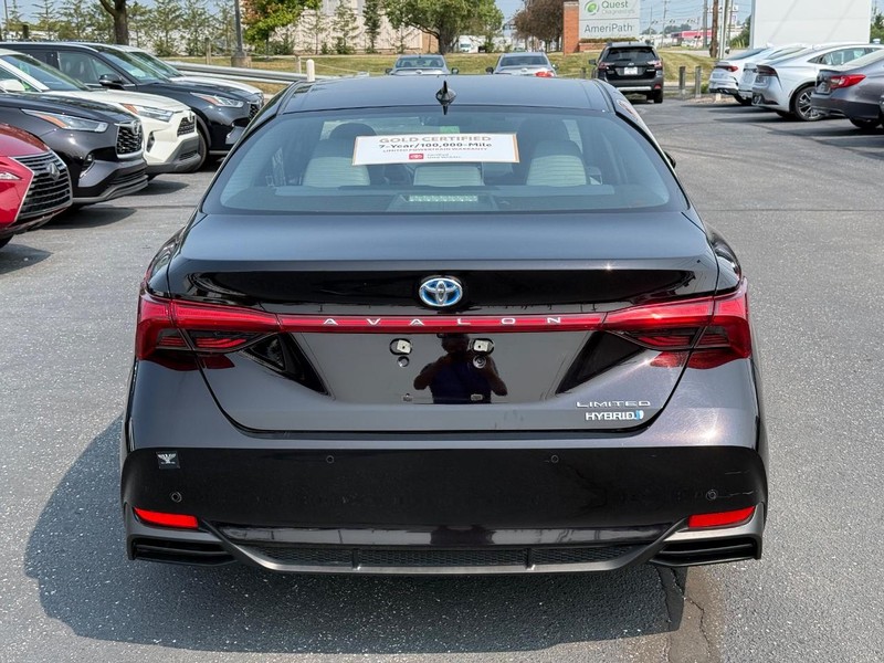 Toyota Avalon Hybrid Vehicle Image 04