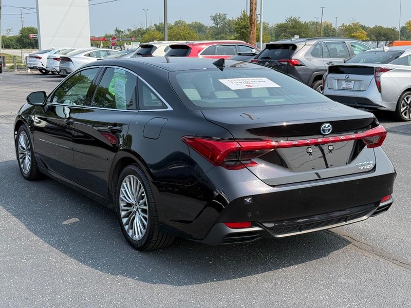 Toyota Avalon Hybrid Vehicle Image 05