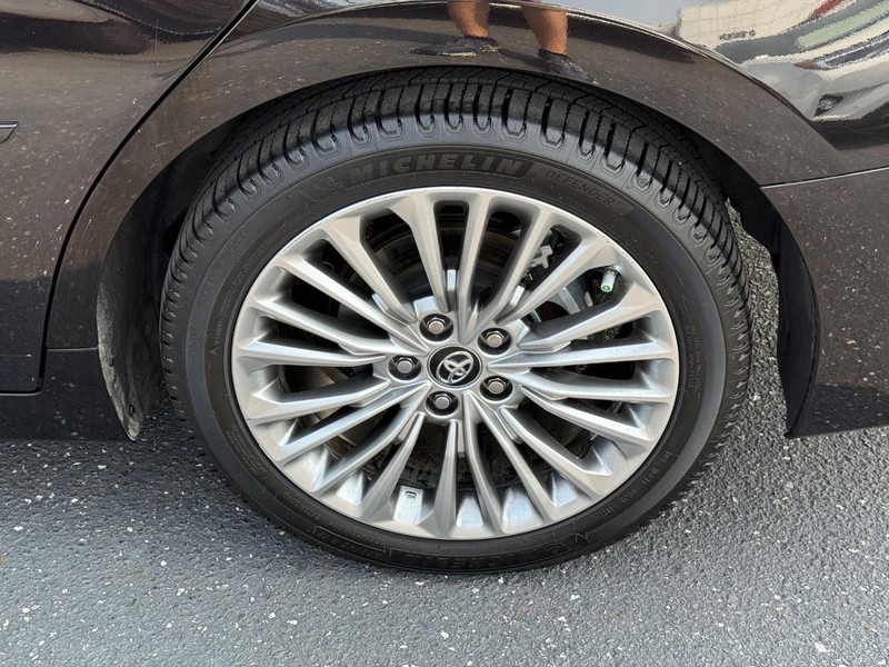 Toyota Avalon Hybrid Vehicle Image 06