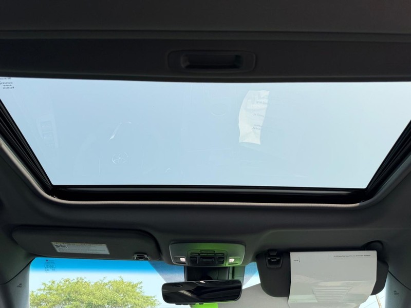 Toyota Avalon Hybrid Vehicle Image 11