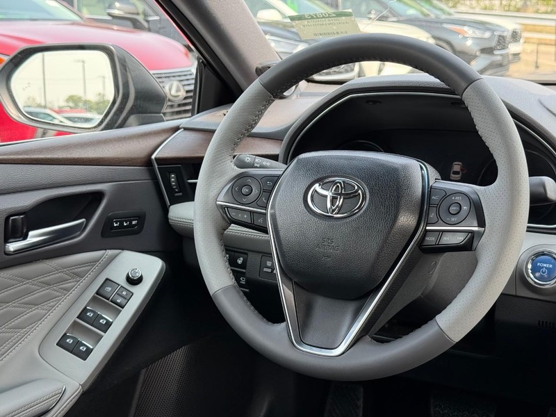Toyota Avalon Hybrid Vehicle Image 13