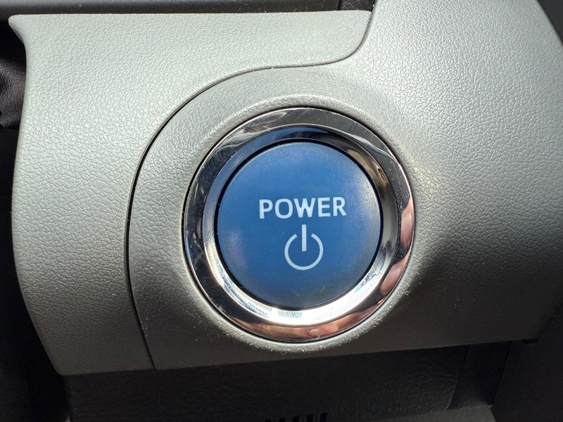 Toyota Avalon Hybrid Vehicle Image 16