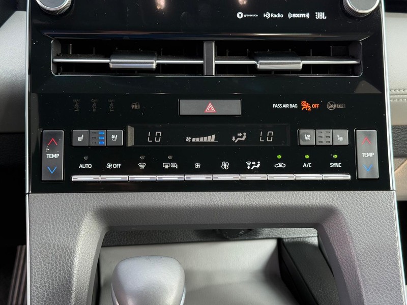 Toyota Avalon Hybrid Vehicle Image 20