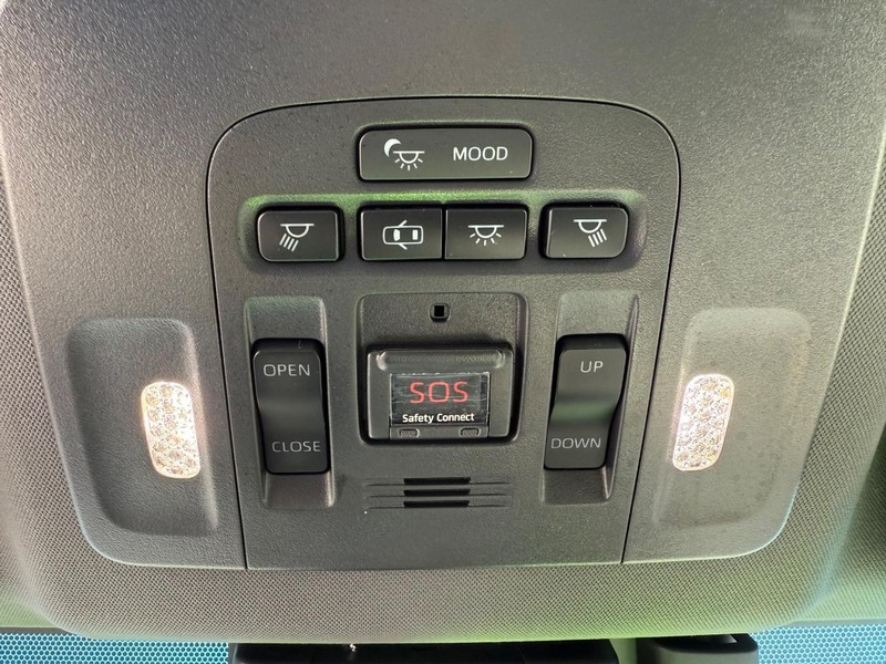 Toyota Avalon Hybrid Vehicle Image 23