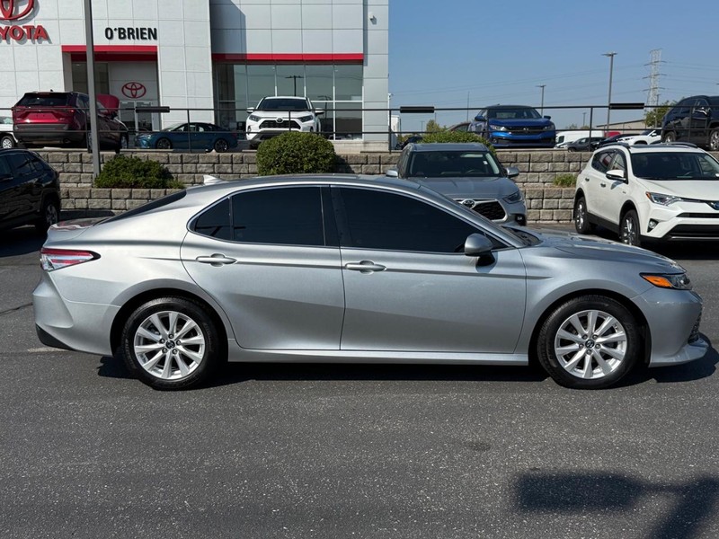 Toyota Camry Vehicle Image 02