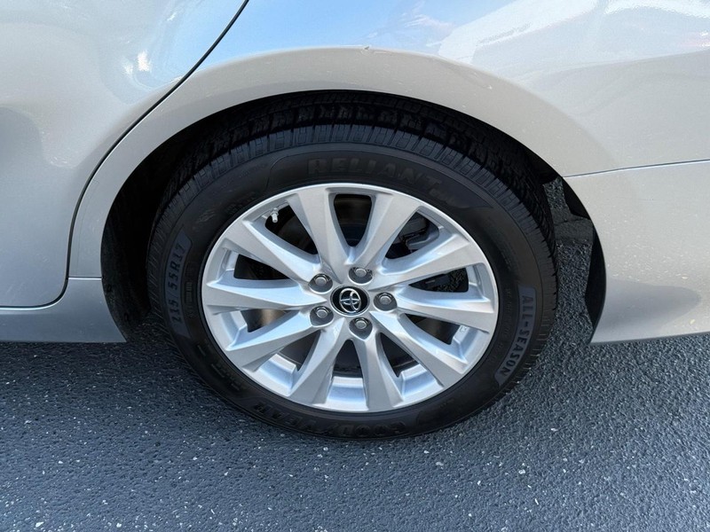 Toyota Camry Vehicle Image 06