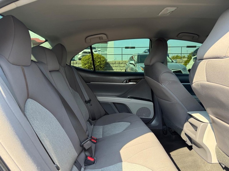 Toyota Camry Vehicle Image 10