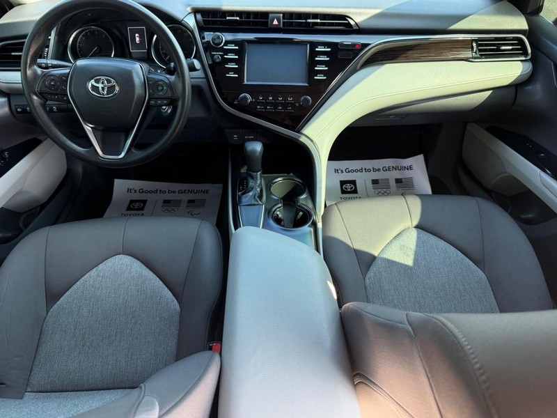 Toyota Camry Vehicle Image 11