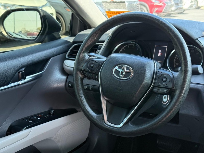 Toyota Camry Vehicle Image 12