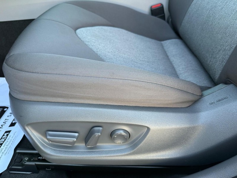 Toyota Camry Vehicle Image 22