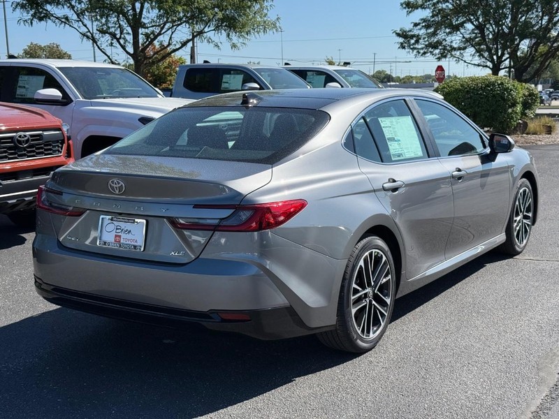 Toyota Camry Vehicle Image 03
