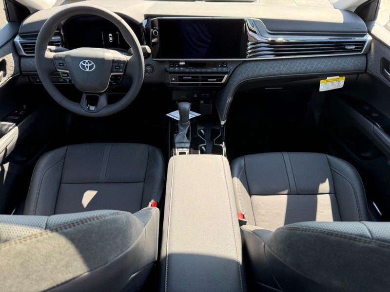 Toyota Camry Vehicle Image 06