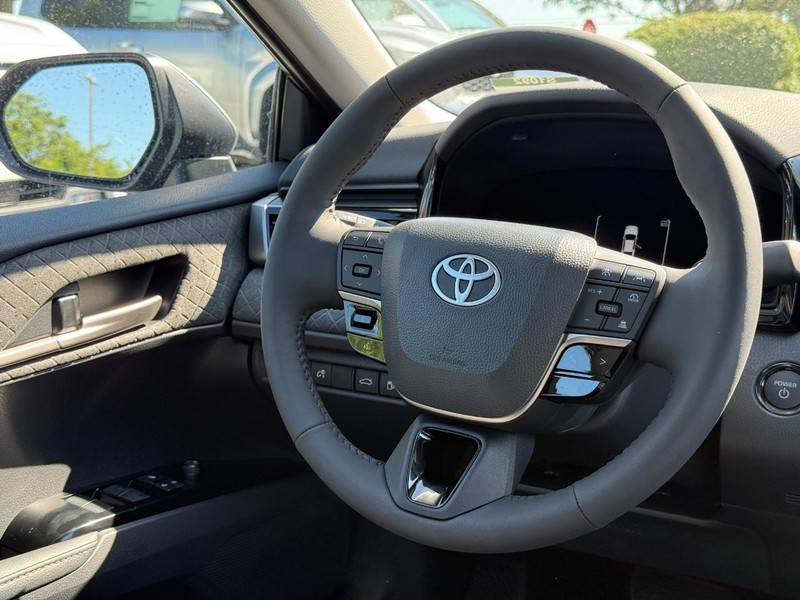 Toyota Camry Vehicle Image 07