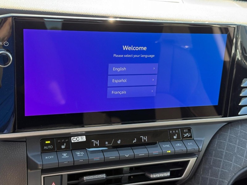 Toyota Camry Vehicle Image 12