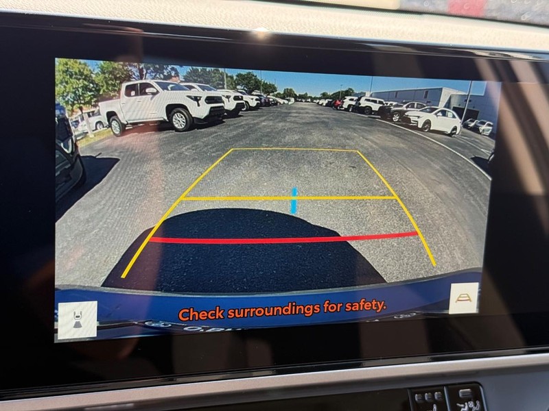 Toyota Camry Vehicle Image 13