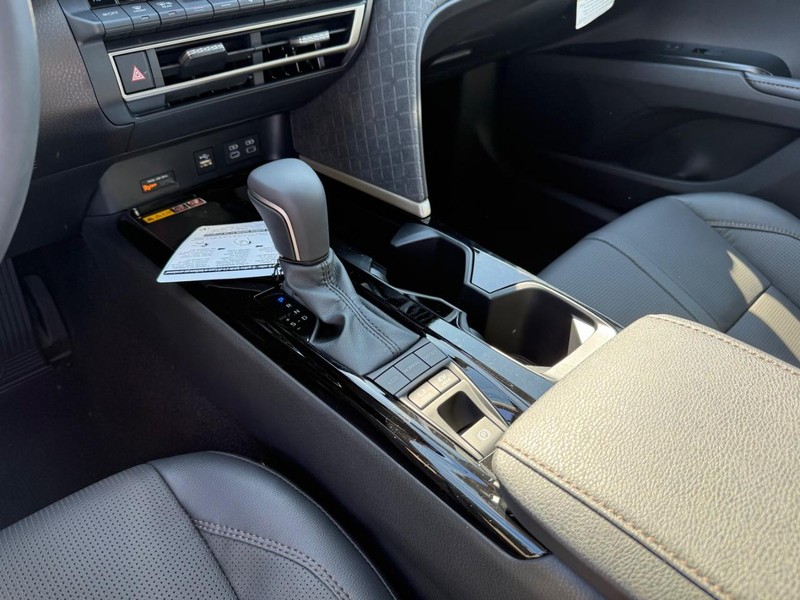 Toyota Camry Vehicle Image 14
