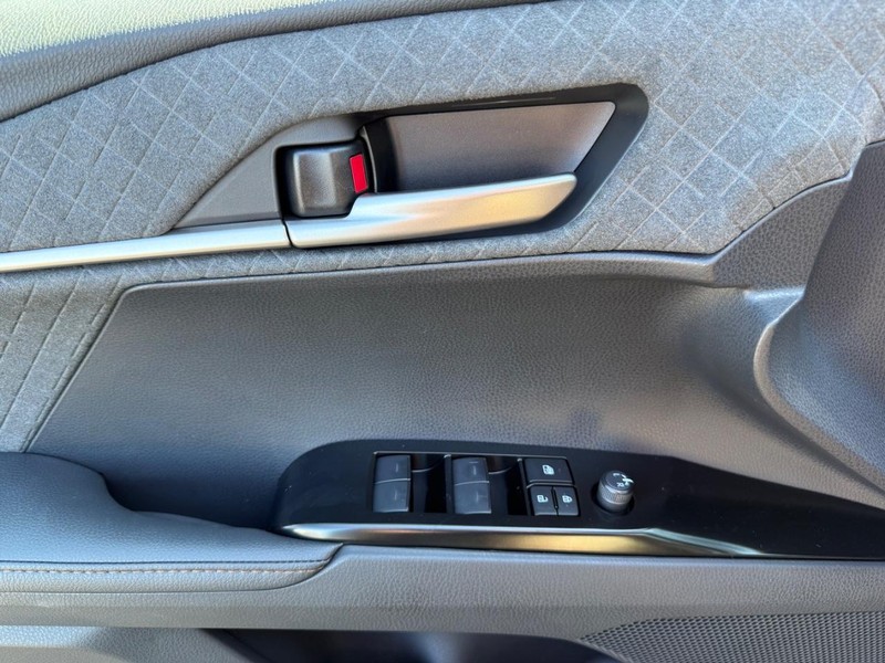 Toyota Camry Vehicle Image 19