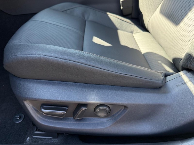 Toyota Camry Vehicle Image 20