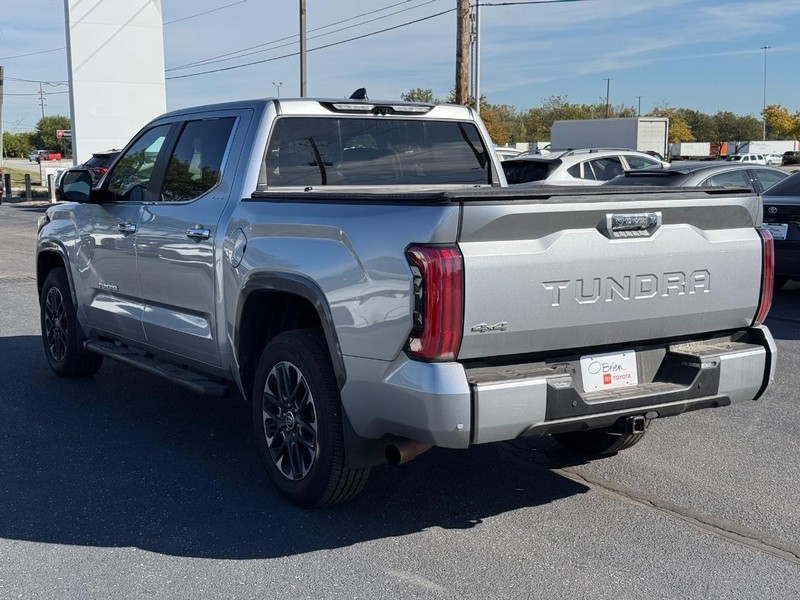 Toyota Tundra 4WD Vehicle Image 05