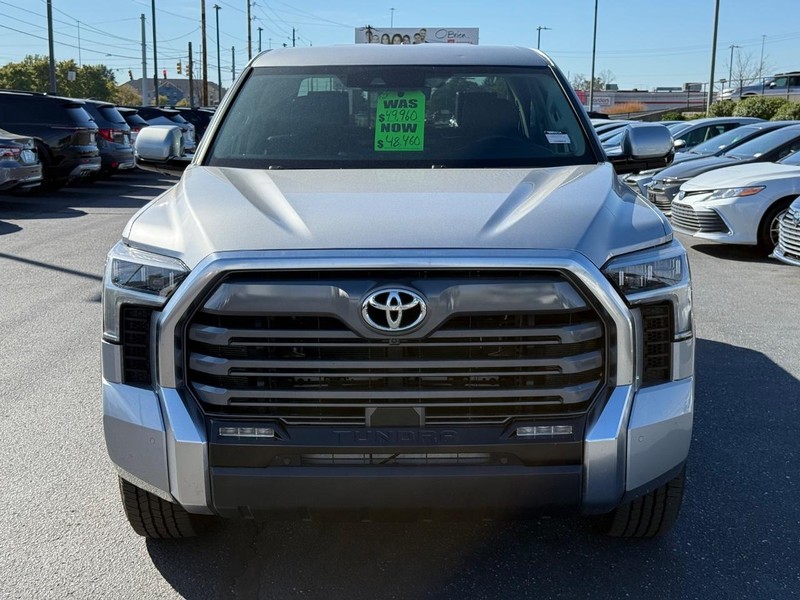 Toyota Tundra 4WD Vehicle Image 09