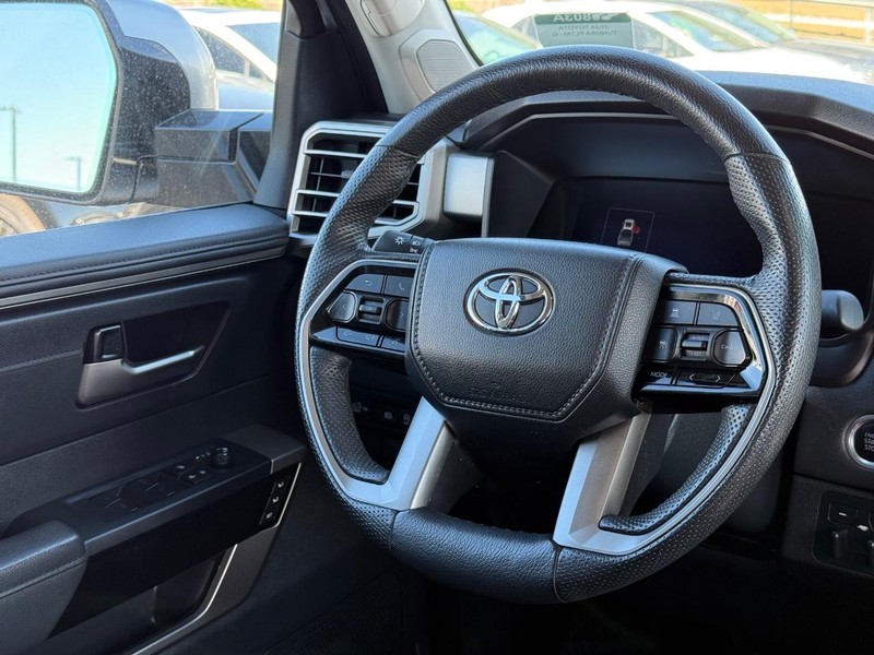 Toyota Tundra 4WD Vehicle Image 12
