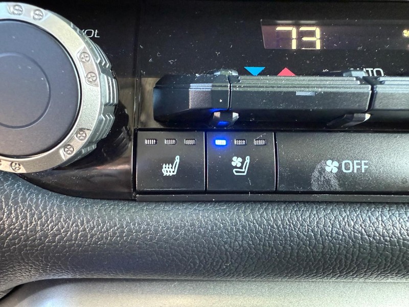 Toyota Tundra 4WD Vehicle Image 16