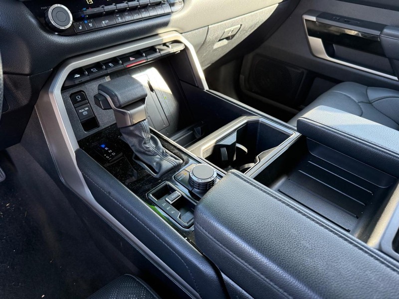 Toyota Tundra 4WD Vehicle Image 20