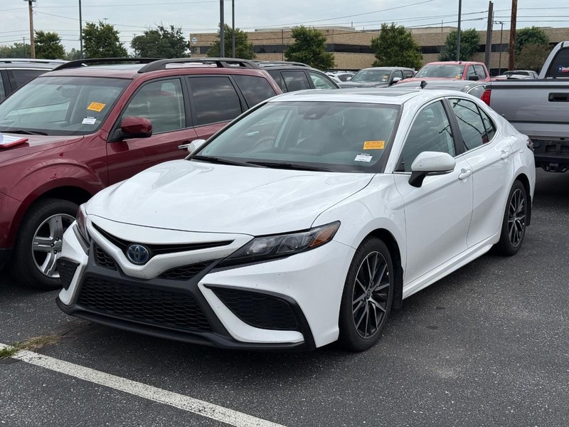 Toyota Camry Hybrid Vehicle Image 02