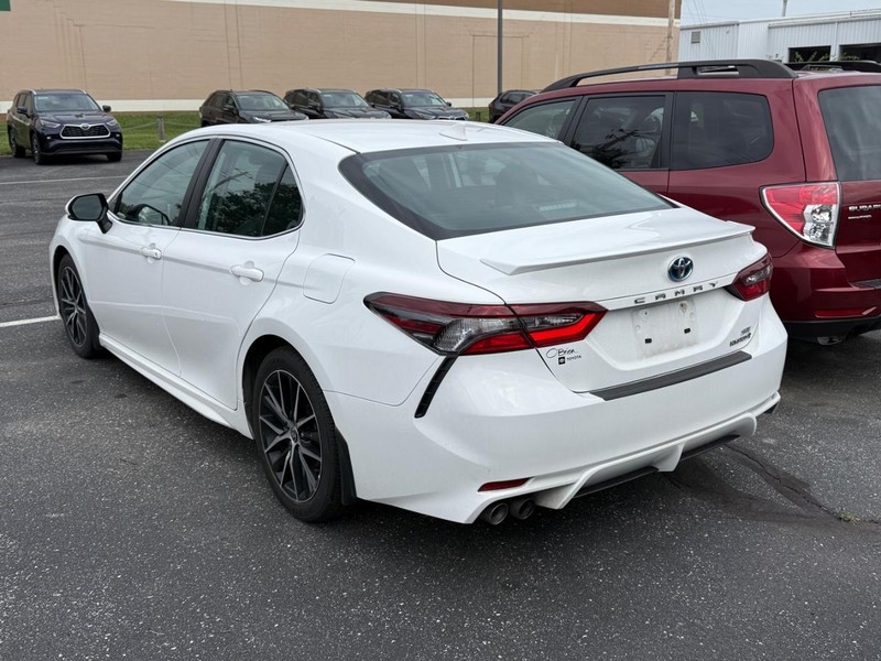 Toyota Camry Hybrid Vehicle Image 03