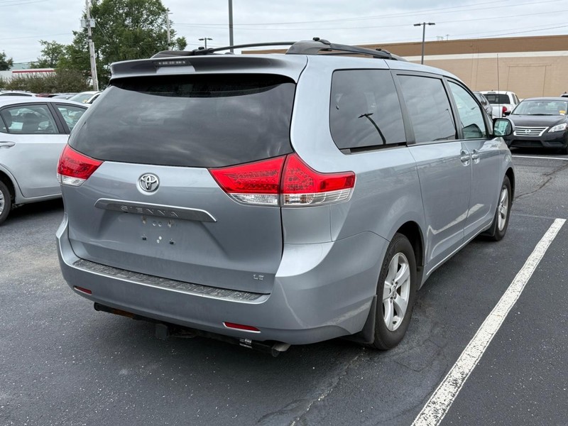 Toyota Sienna Vehicle Image 04