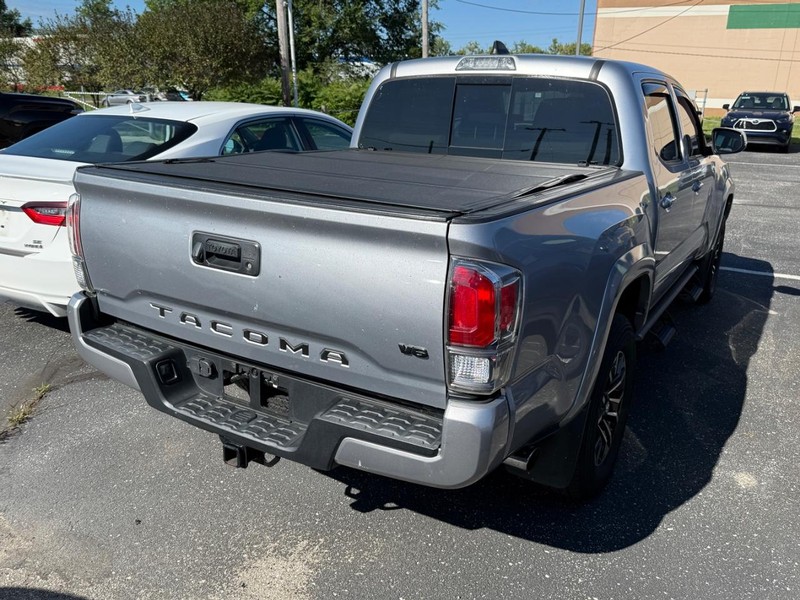Toyota Tacoma 4WD Vehicle Image 04
