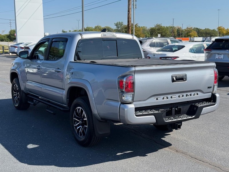 Toyota Tacoma 4WD Vehicle Image 05
