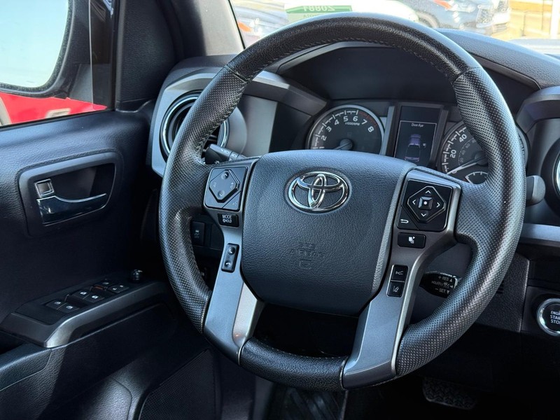 Toyota Tacoma 4WD Vehicle Image 12