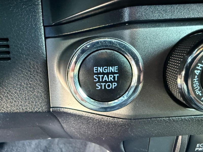 Toyota Tacoma 4WD Vehicle Image 15