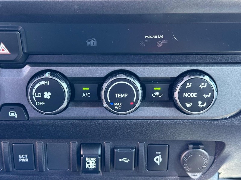 Toyota Tacoma 4WD Vehicle Image 18